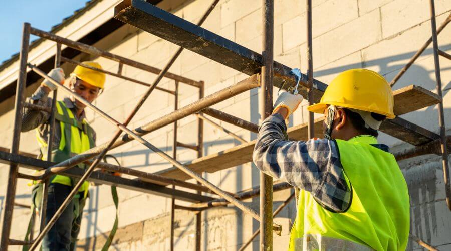 Professional gutter cleaning in Holland, TX
